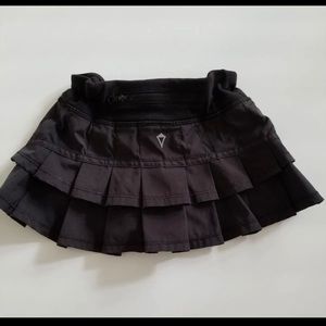 Ivivva (lululemon) black skort size 6. EUC